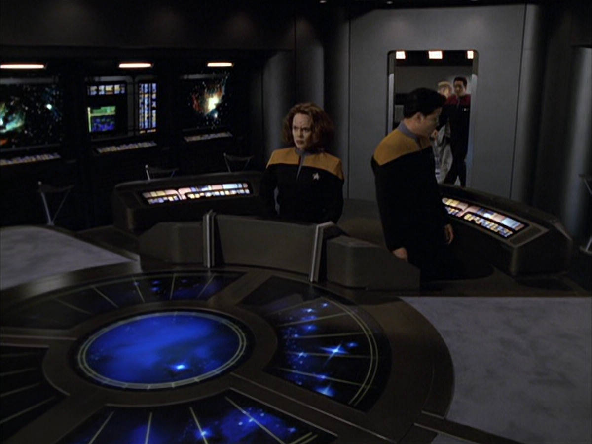 extant_StarTrek_VOY_6x15-Tsunkatse_02429.jpg