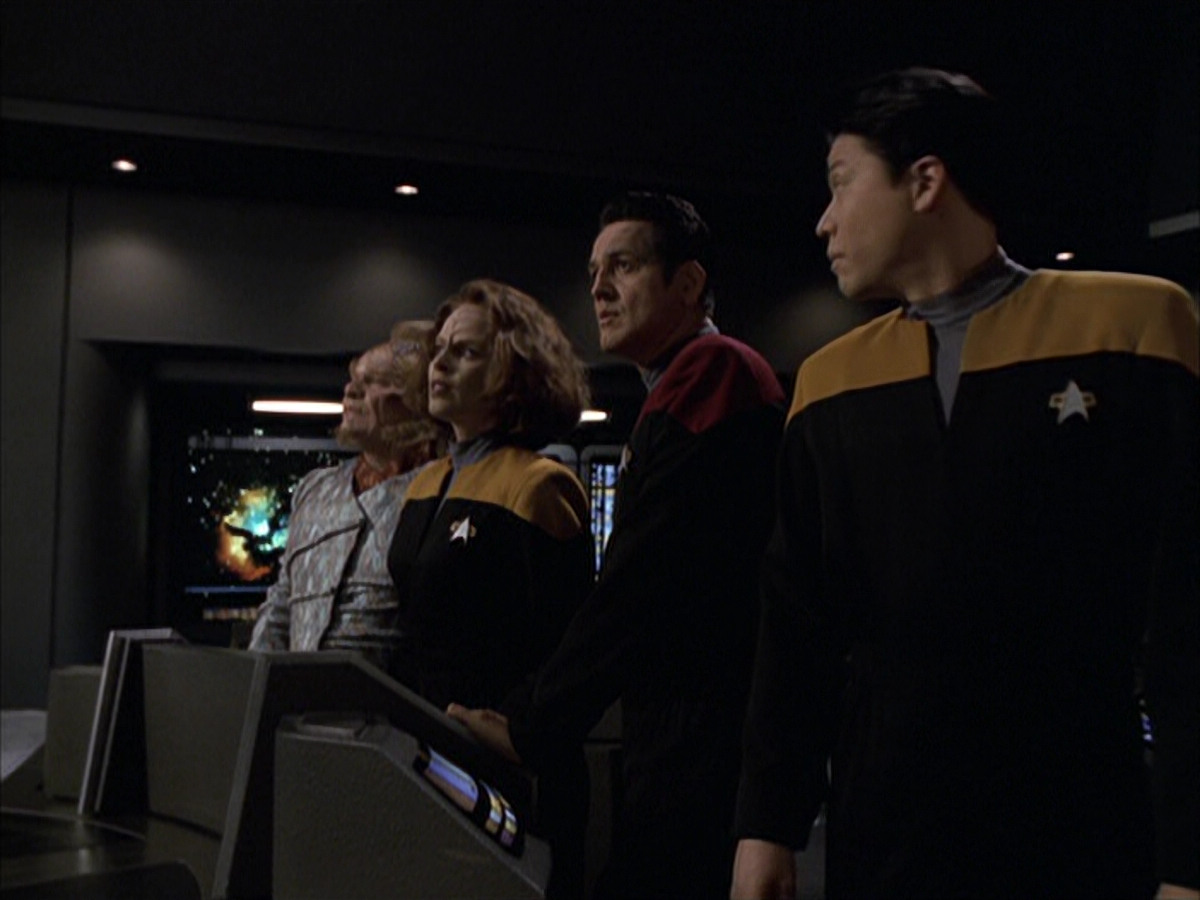 extant_StarTrek_VOY_6x15-Tsunkatse_02449.jpg