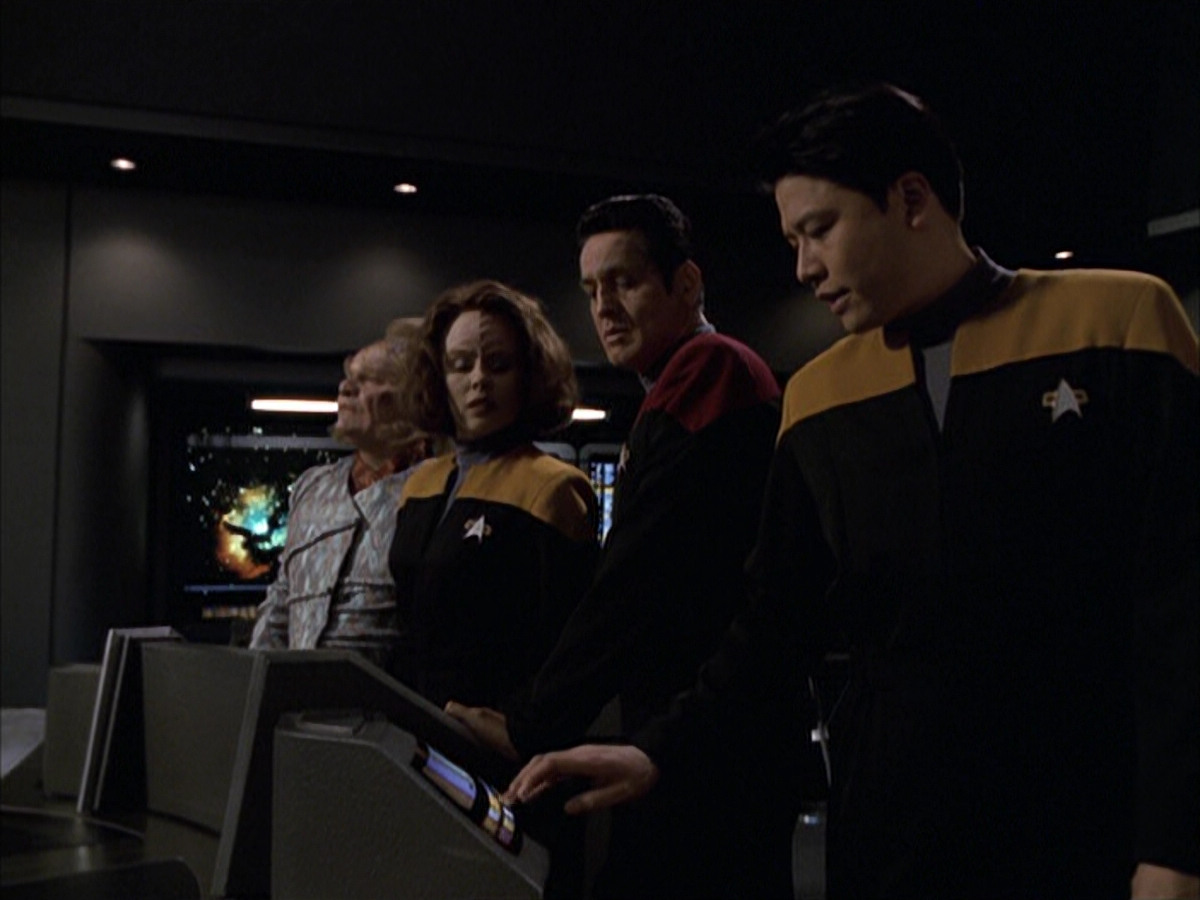 extant_StarTrek_VOY_6x15-Tsunkatse_02451.jpg