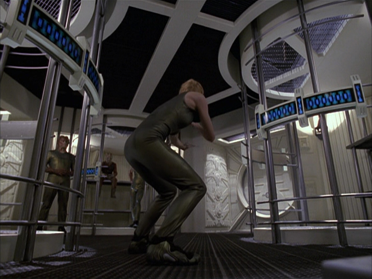 extant_StarTrek_VOY_6x15-Tsunkatse_02502.jpg