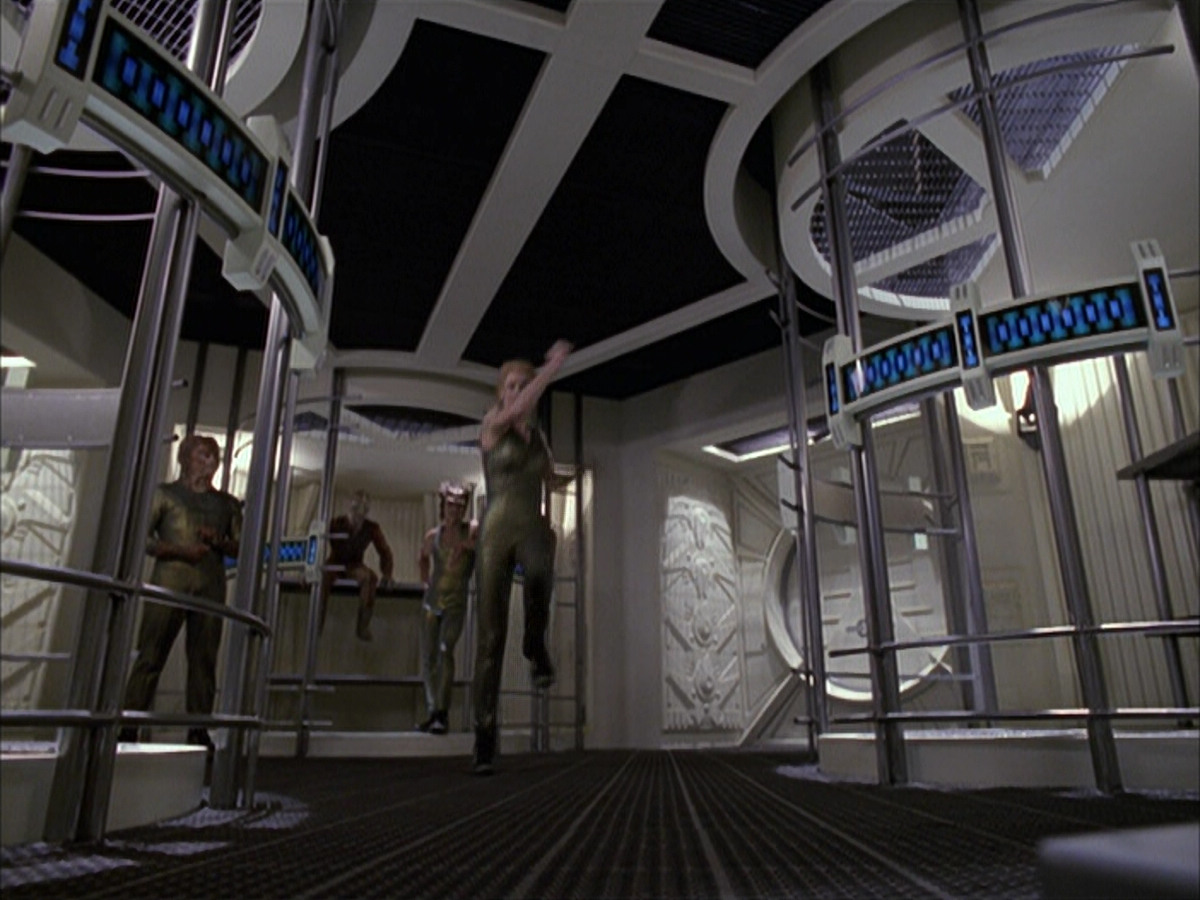 extant_StarTrek_VOY_6x15-Tsunkatse_02513.jpg