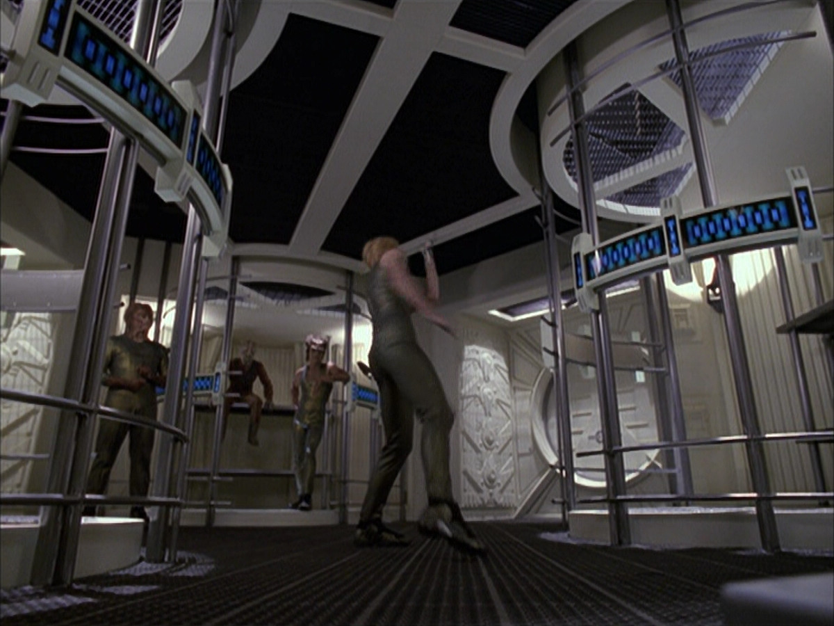 extant_StarTrek_VOY_6x15-Tsunkatse_02514.jpg