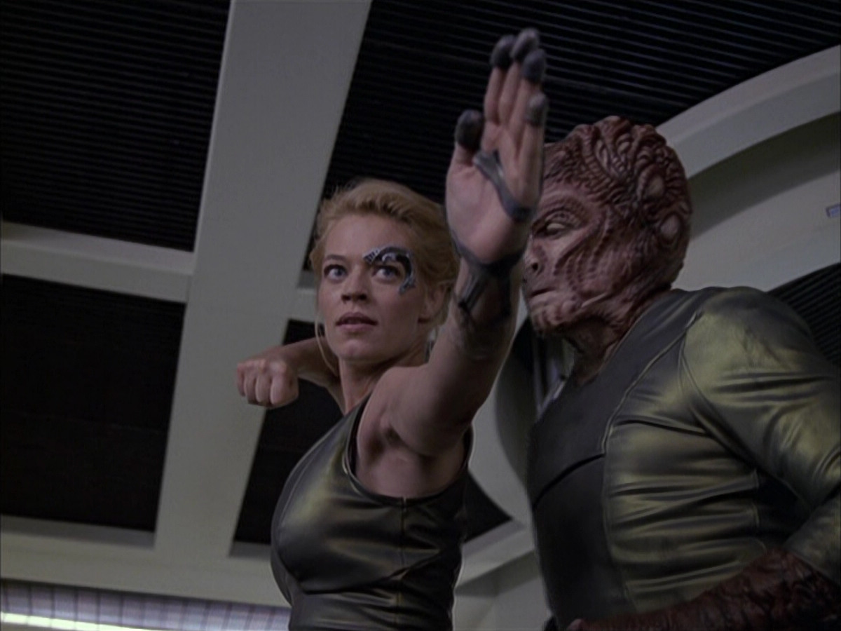extant_StarTrek_VOY_6x15-Tsunkatse_02528.jpg