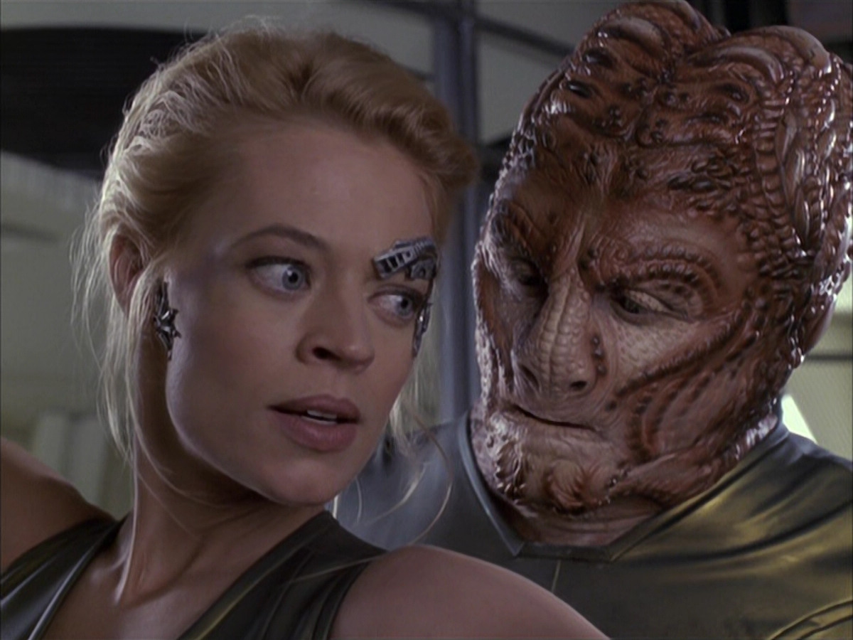 extant_StarTrek_VOY_6x15-Tsunkatse_02538.jpg