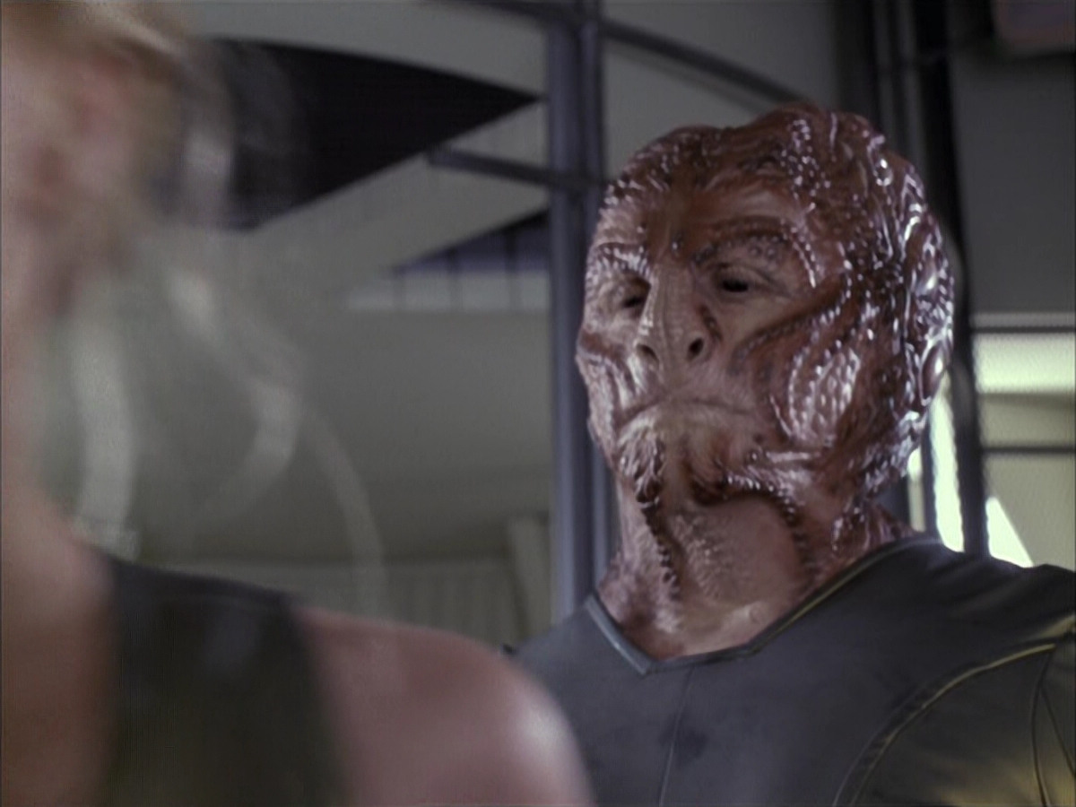 extant_StarTrek_VOY_6x15-Tsunkatse_02553.jpg