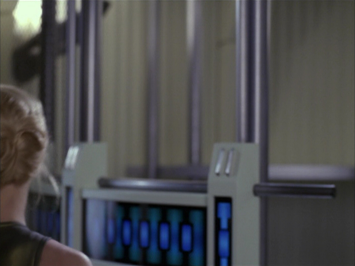 extant_StarTrek_VOY_6x15-Tsunkatse_02574.jpg