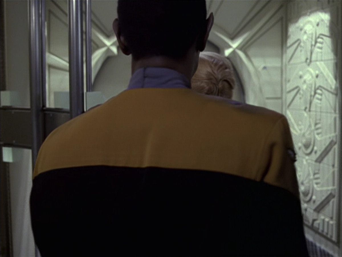 extant_StarTrek_VOY_6x15-Tsunkatse_02614.jpg