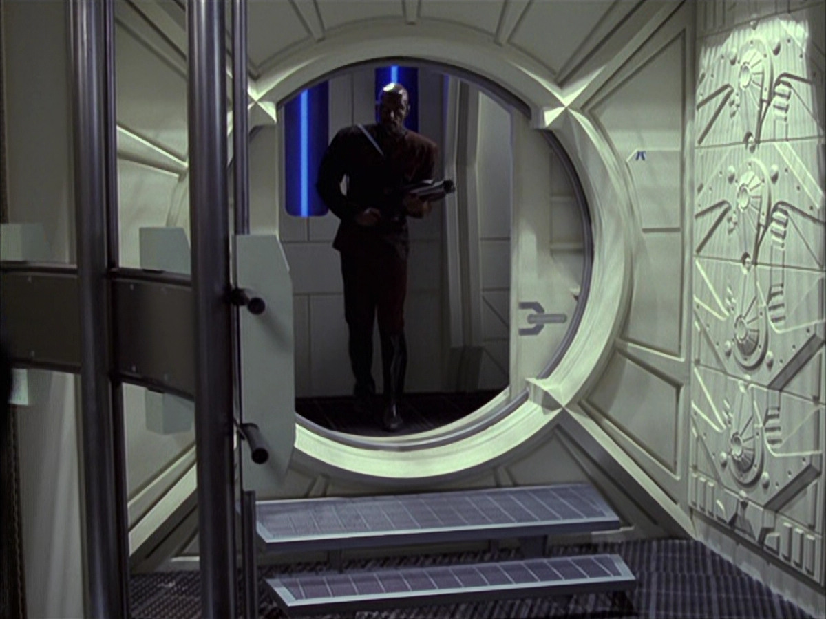 extant_StarTrek_VOY_6x15-Tsunkatse_02653.jpg