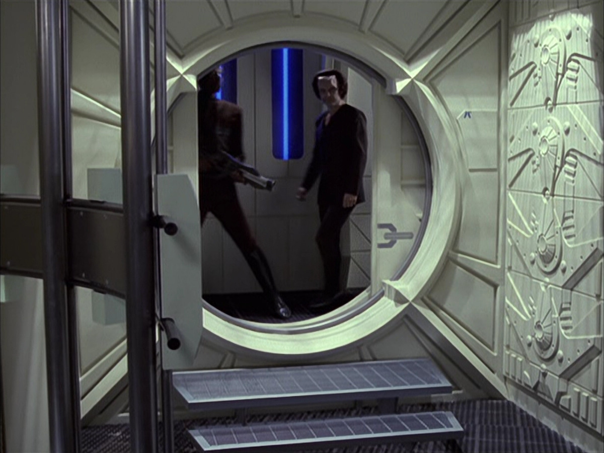 extant_StarTrek_VOY_6x15-Tsunkatse_02654.jpg