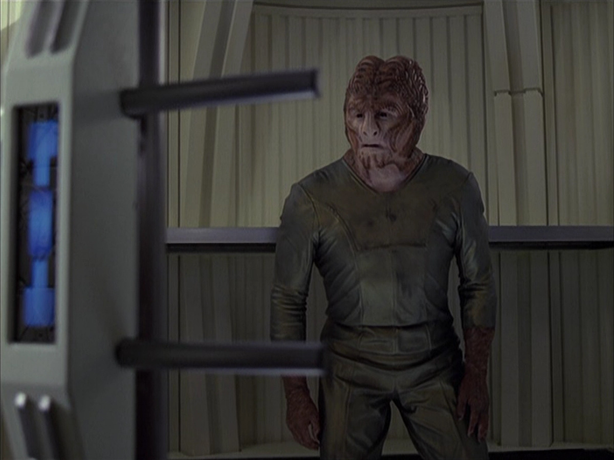extant_StarTrek_VOY_6x15-Tsunkatse_02659.jpg
