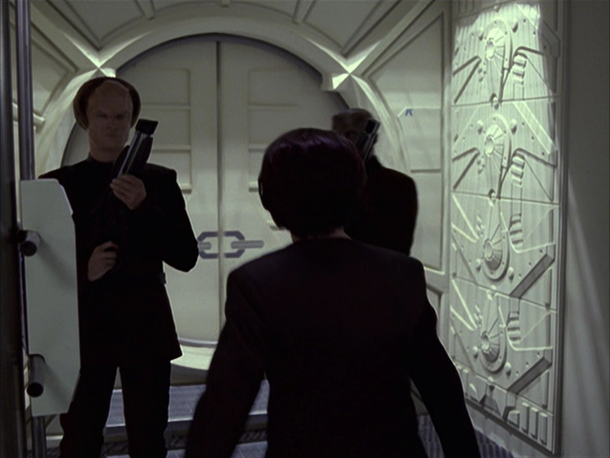 extant_StarTrek_VOY_6x15-Tsunkatse_02690.jpg