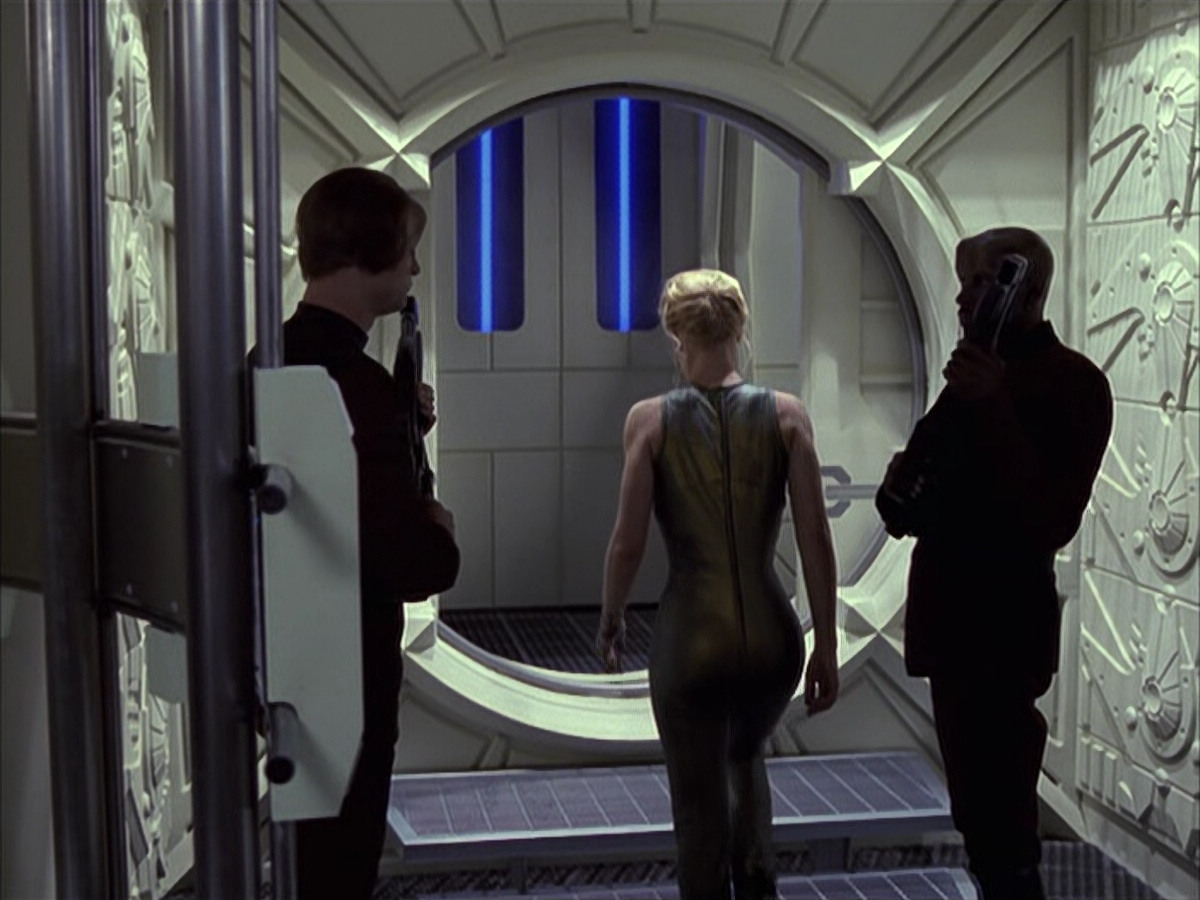 extant_StarTrek_VOY_6x15-Tsunkatse_02697.jpg