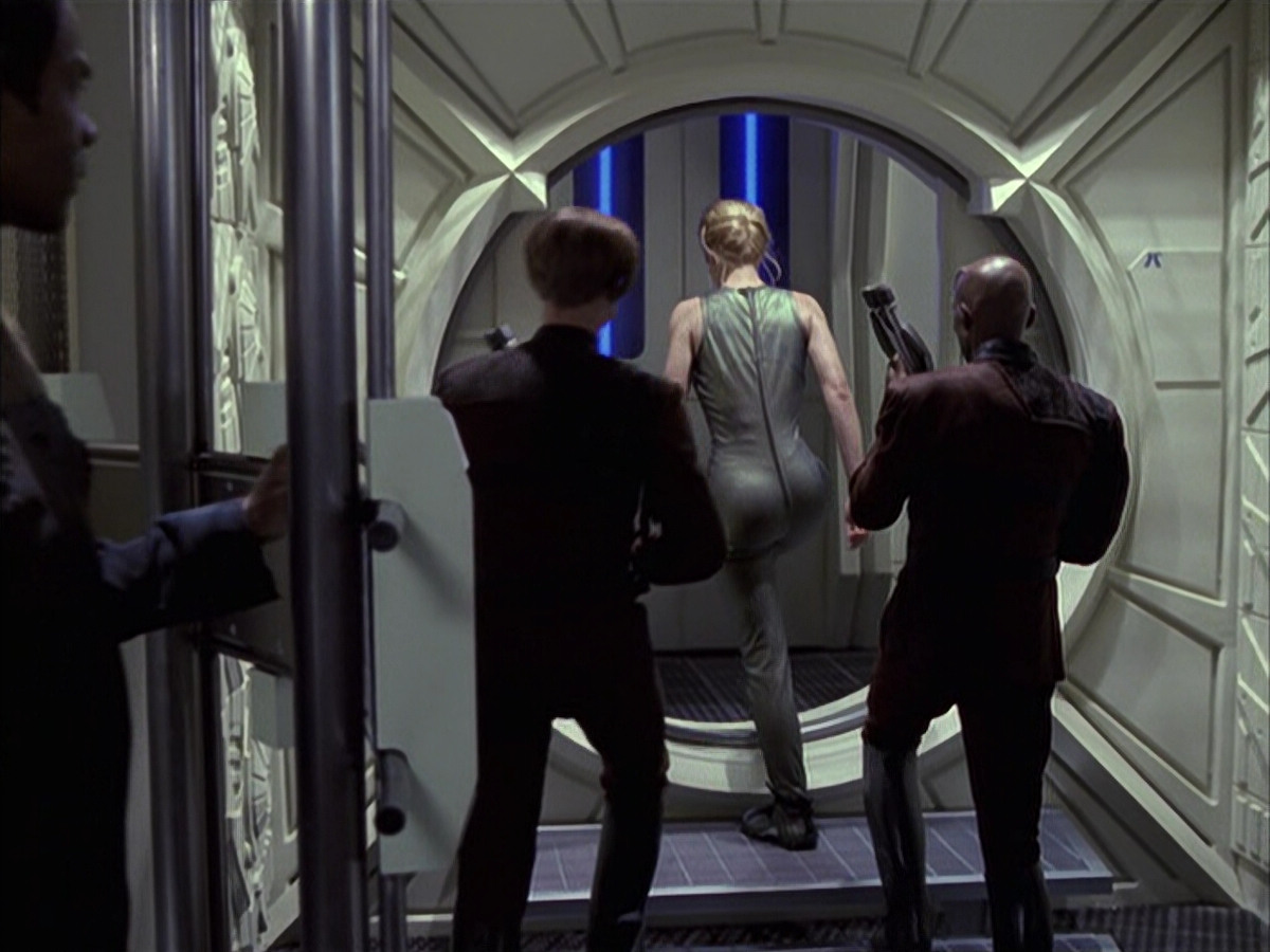 extant_StarTrek_VOY_6x15-Tsunkatse_02699.jpg