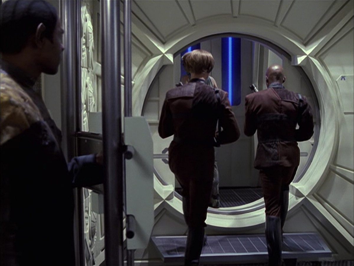 extant_StarTrek_VOY_6x15-Tsunkatse_02700.jpg