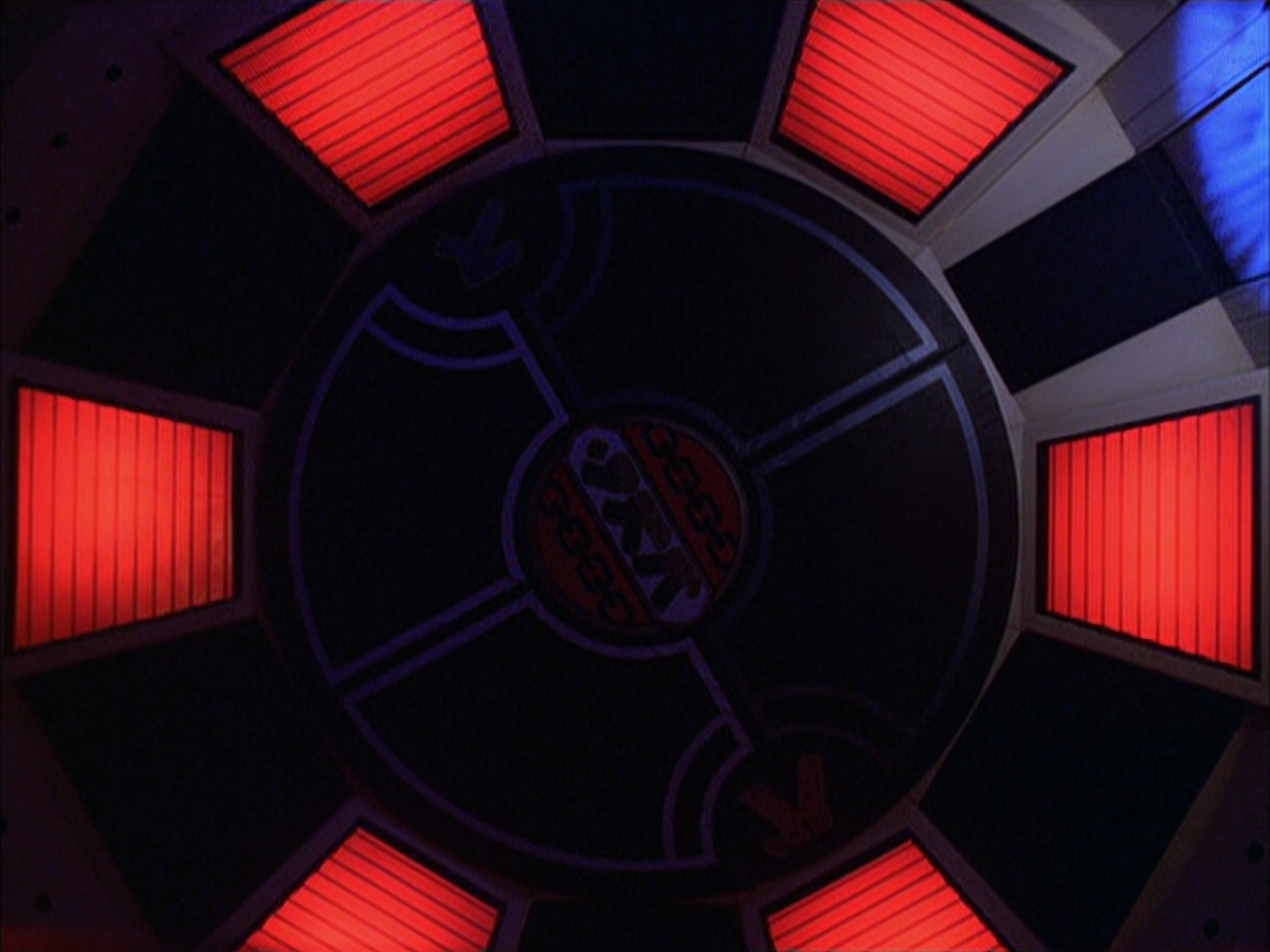 extant_StarTrek_VOY_6x15-Tsunkatse_02721.jpg
