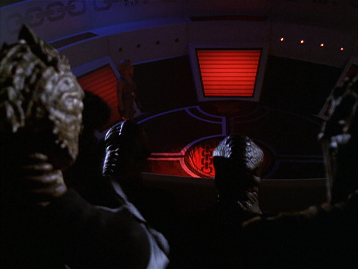 extant_StarTrek_VOY_6x15-Tsunkatse_02743.jpg