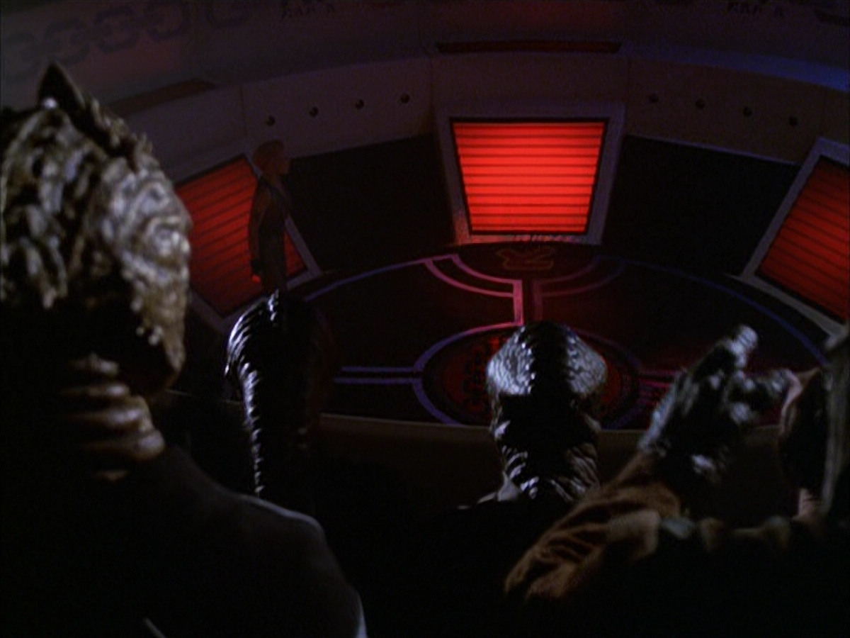 extant_StarTrek_VOY_6x15-Tsunkatse_02744.jpg