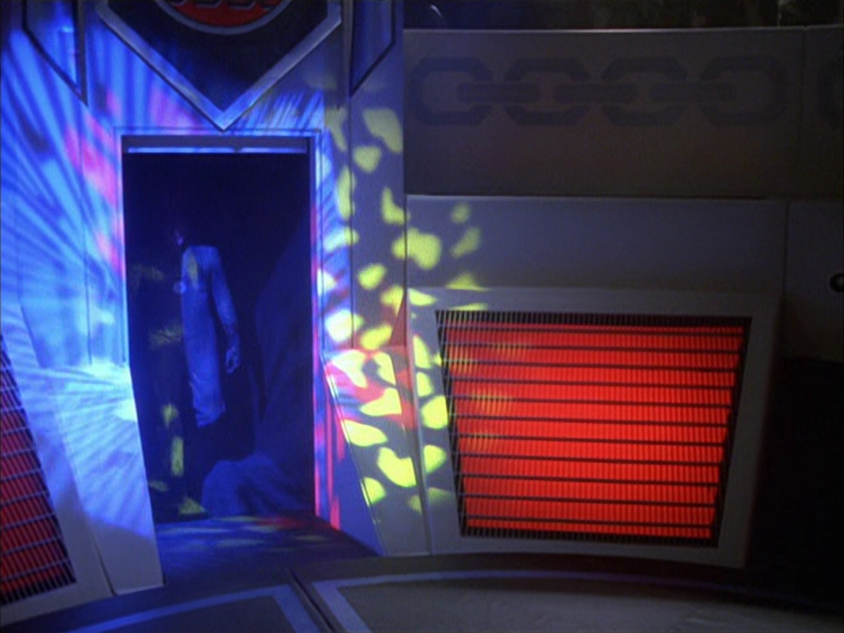 extant_StarTrek_VOY_6x15-Tsunkatse_02756.jpg