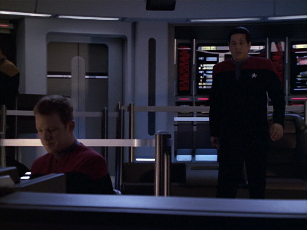 extant_StarTrek_VOY_6x15-Tsunkatse_02864.jpg