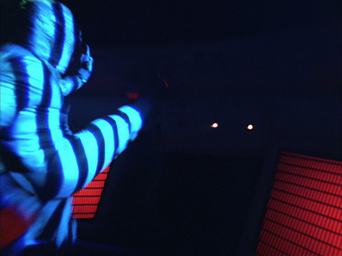 extant_StarTrek_VOY_6x15-Tsunkatse_02918.jpg