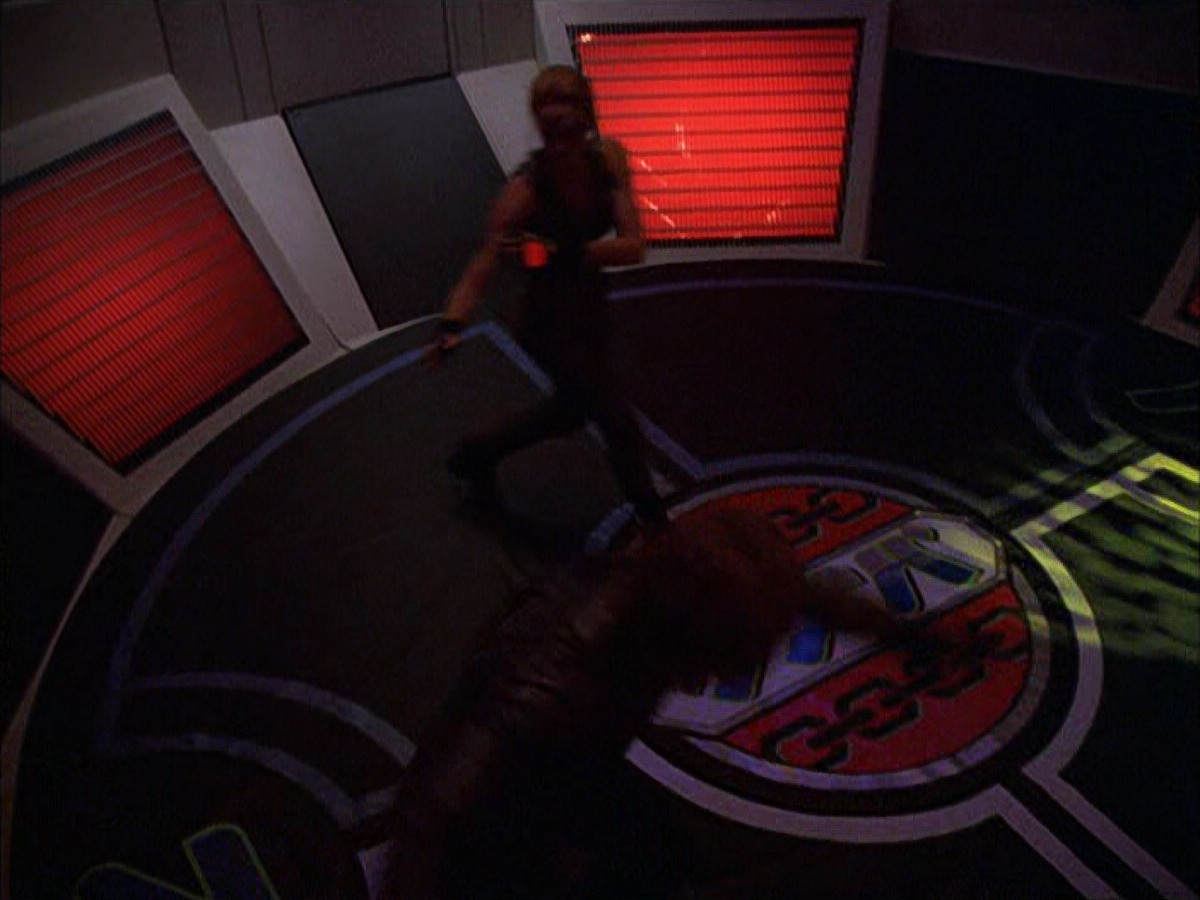extant_StarTrek_VOY_6x15-Tsunkatse_02924.jpg