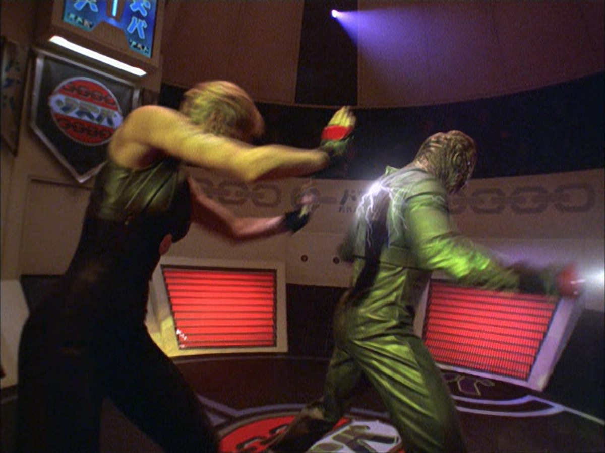 extant_StarTrek_VOY_6x15-Tsunkatse_02928.jpg
