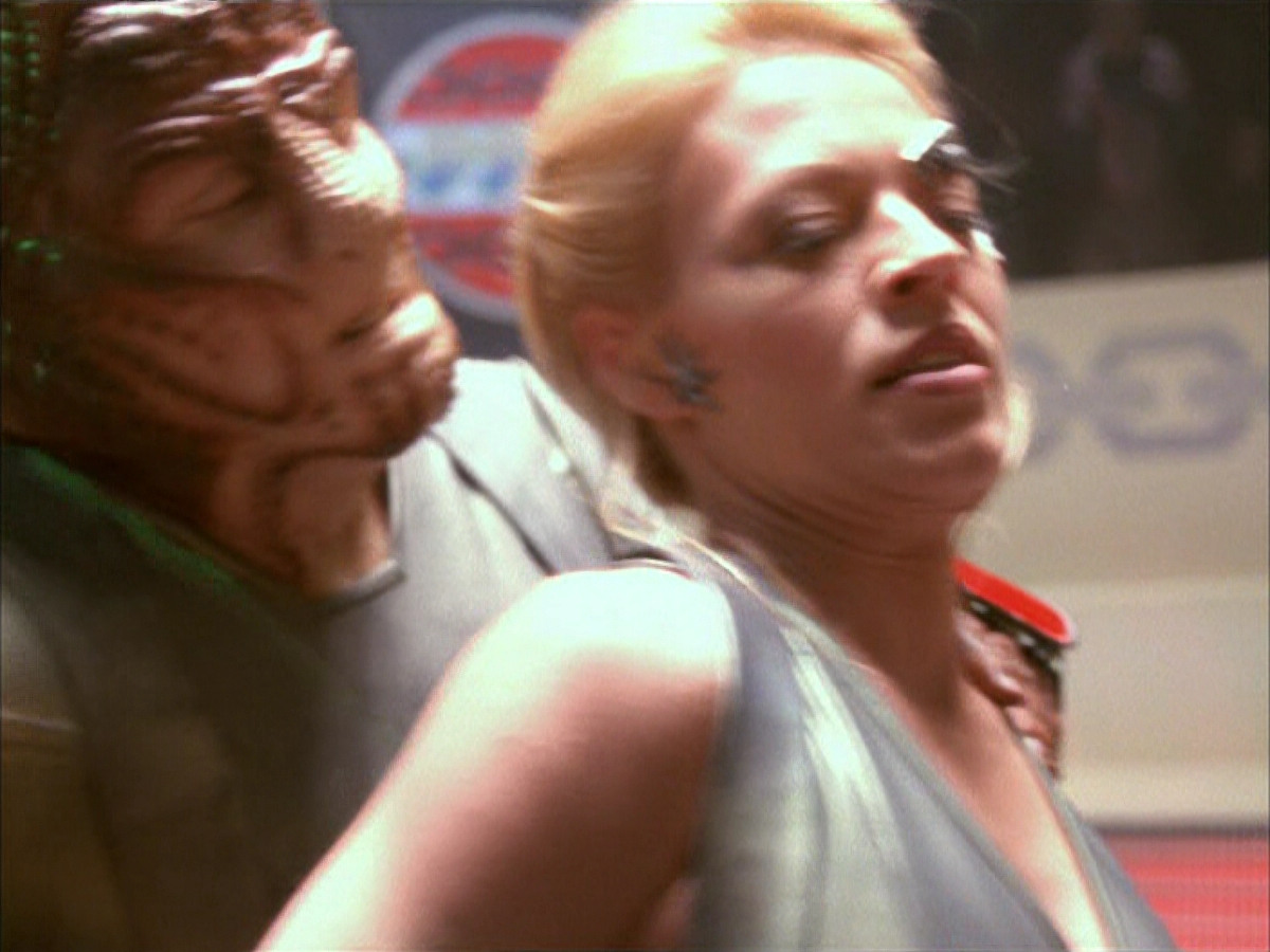 extant_StarTrek_VOY_6x15-Tsunkatse_02950.jpg