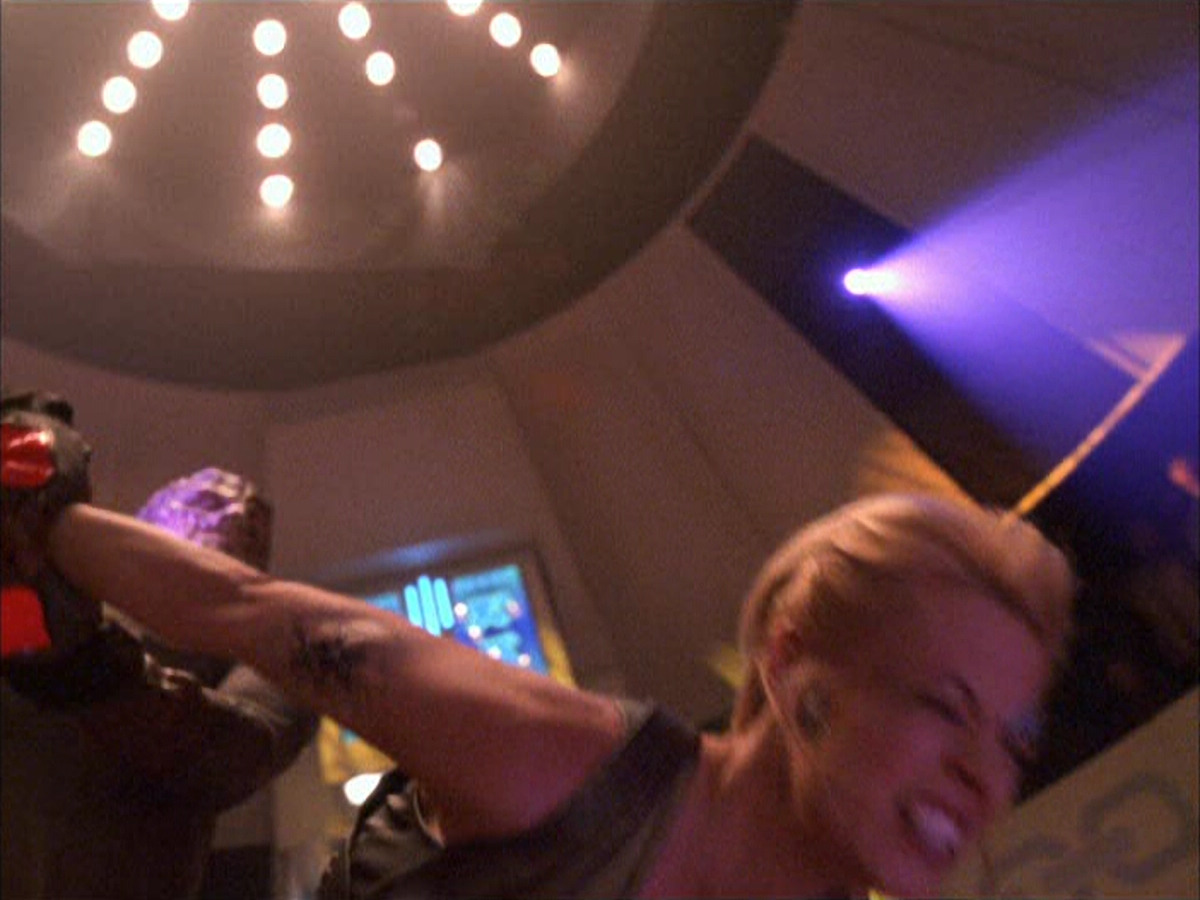 extant_StarTrek_VOY_6x15-Tsunkatse_02957.jpg