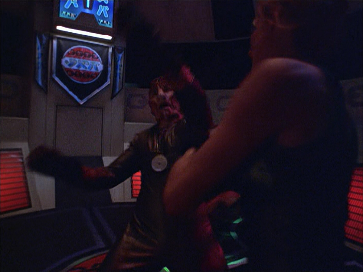 extant_StarTrek_VOY_6x15-Tsunkatse_02966.jpg