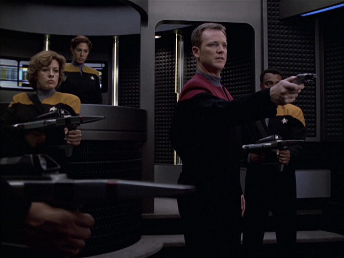extant_StarTrek_VOY_6x15-Tsunkatse_03290.jpg