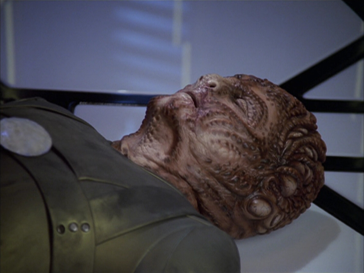 extant_StarTrek_VOY_6x15-Tsunkatse_03304.jpg