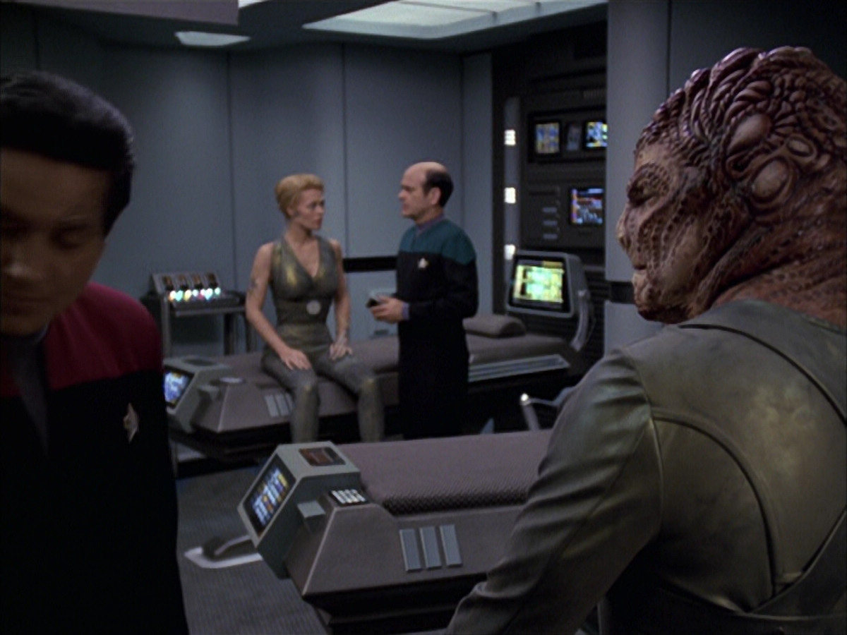 extant_StarTrek_VOY_6x15-Tsunkatse_03341.jpg