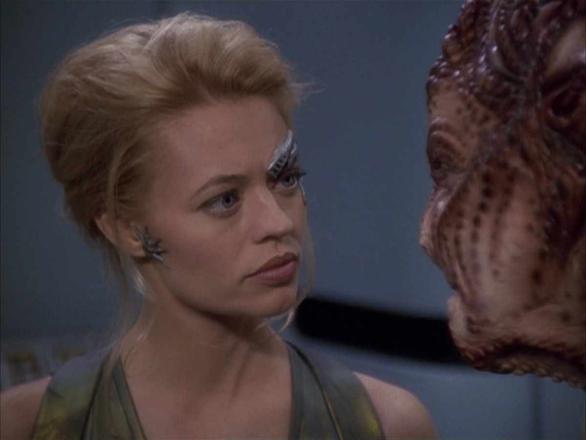extant_StarTrek_VOY_6x15-Tsunkatse_03438.jpg