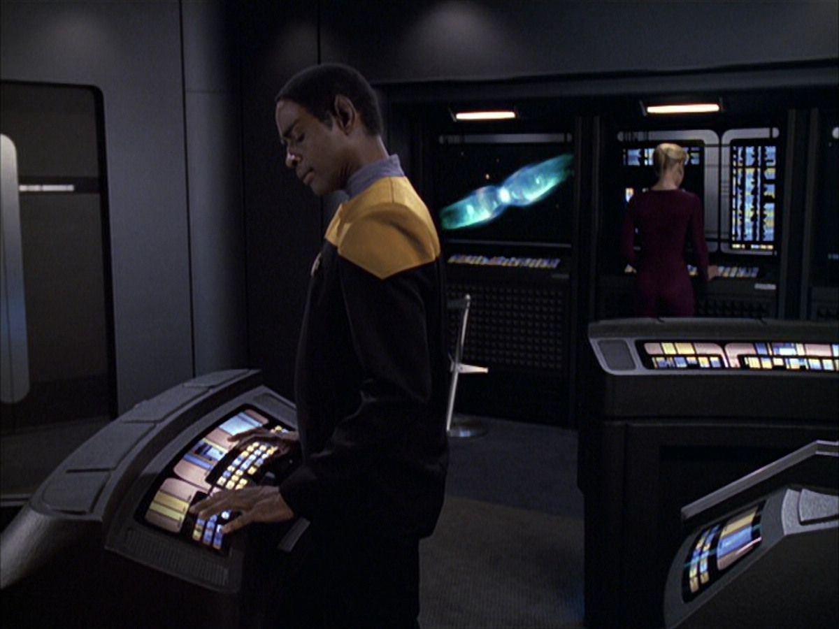 extant_StarTrek_VOY_6x15-Tsunkatse_03480.jpg