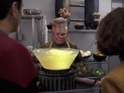 extant_StarTrek_VOY_6x15-Tsunkatse_00483.jpg
