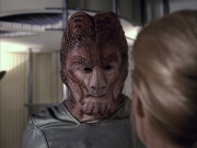 extant_StarTrek_VOY_6x15-Tsunkatse_02328.jpg