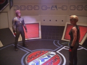 extant_StarTrek_VOY_6x15-Tsunkatse_02796.jpg