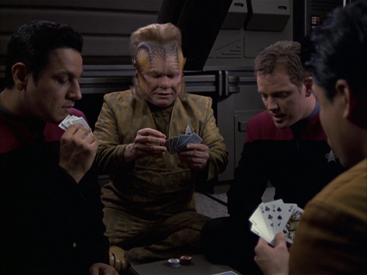 extant_StarTrek_VOY_6x16-Collective_00012.jpg