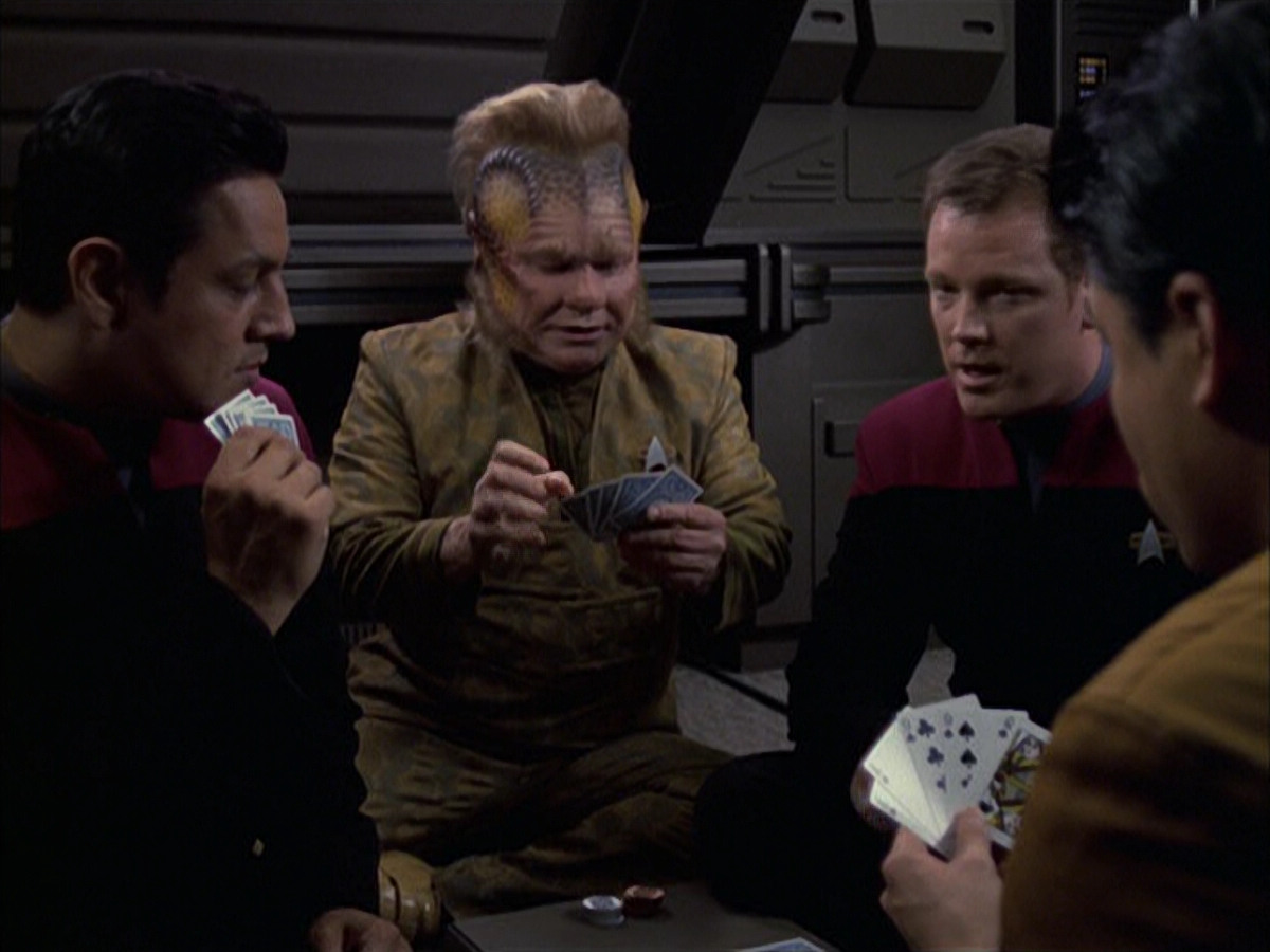 extant_StarTrek_VOY_6x16-Collective_00013.jpg