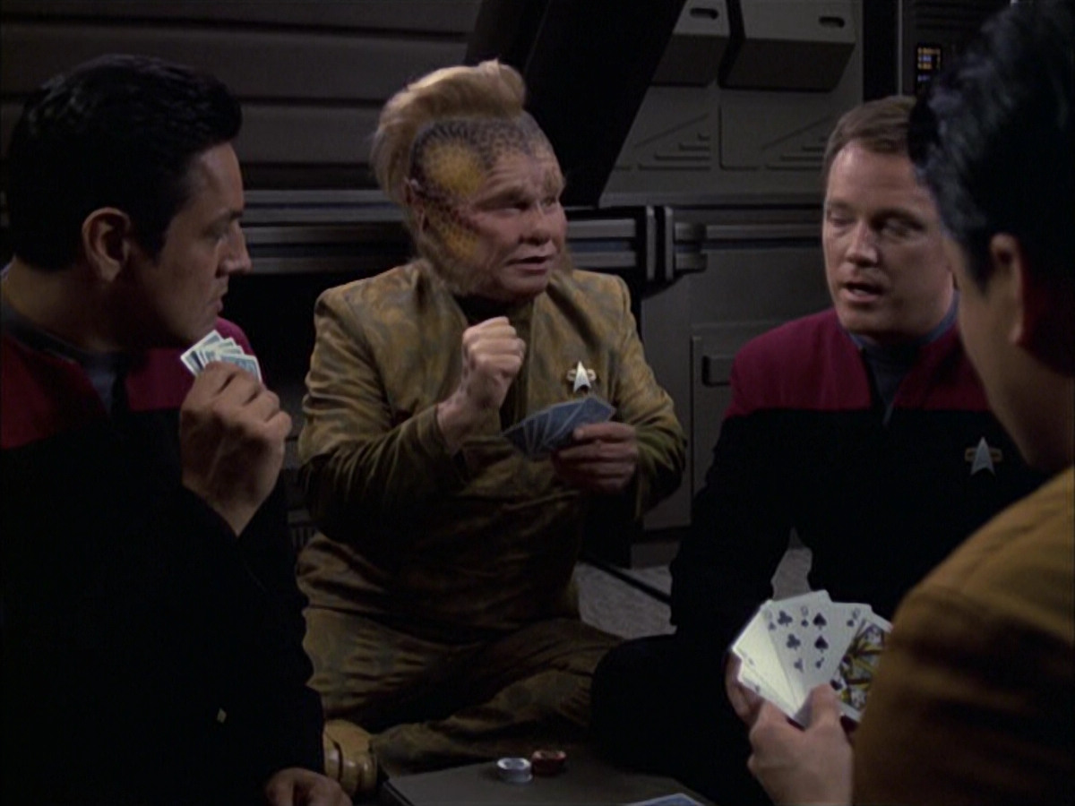 extant_StarTrek_VOY_6x16-Collective_00014.jpg