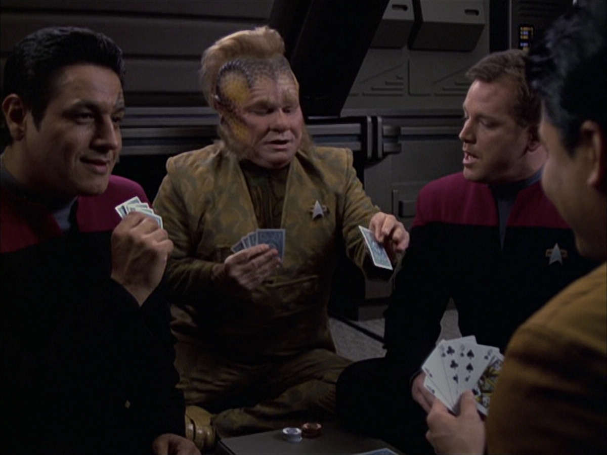 extant_StarTrek_VOY_6x16-Collective_00017.jpg