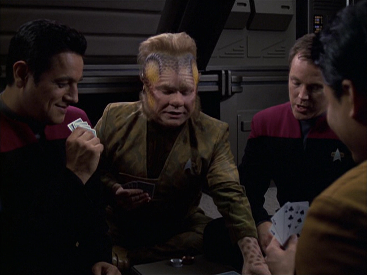 extant_StarTrek_VOY_6x16-Collective_00019.jpg