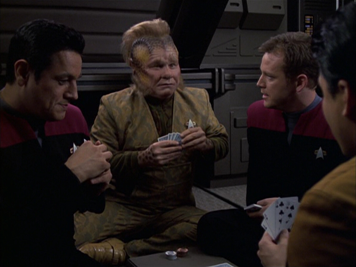 extant_StarTrek_VOY_6x16-Collective_00028.jpg