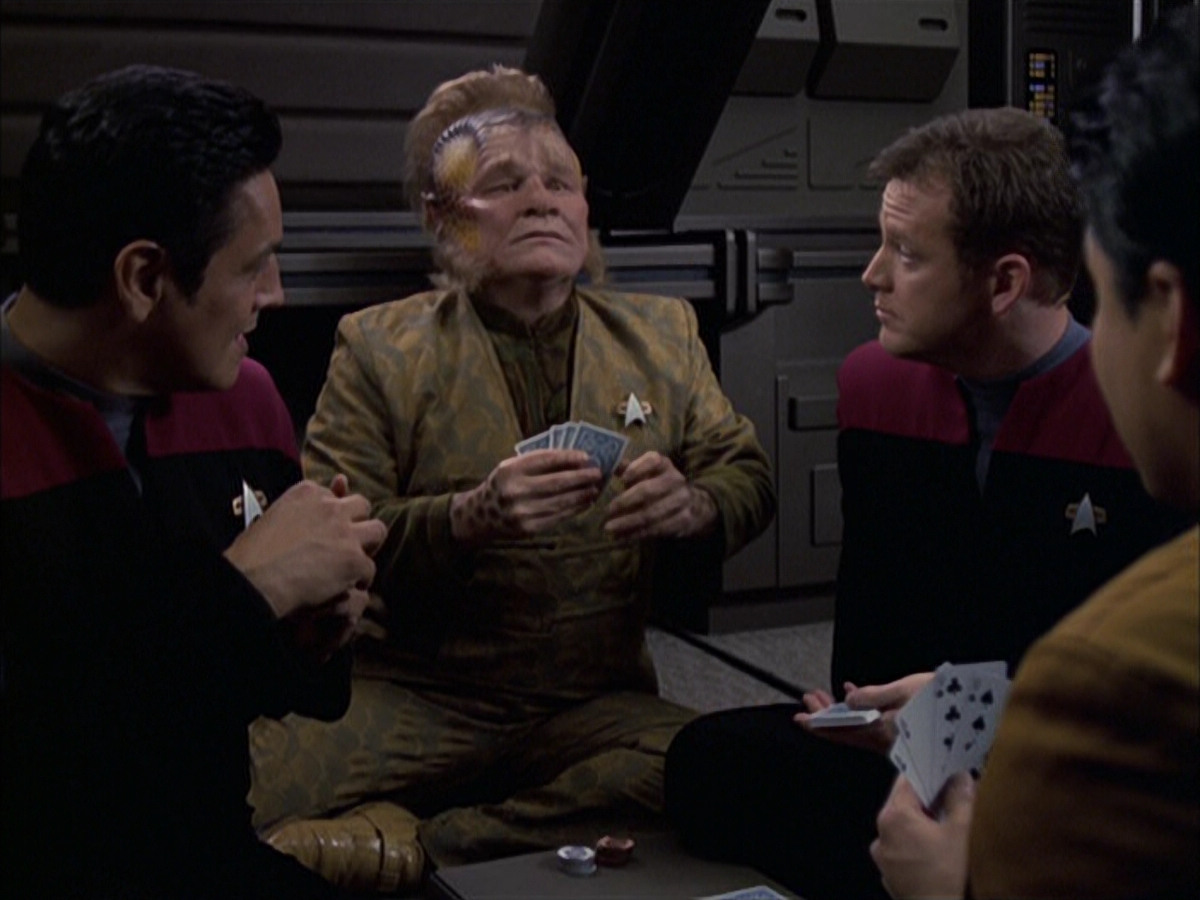 extant_StarTrek_VOY_6x16-Collective_00031.jpg