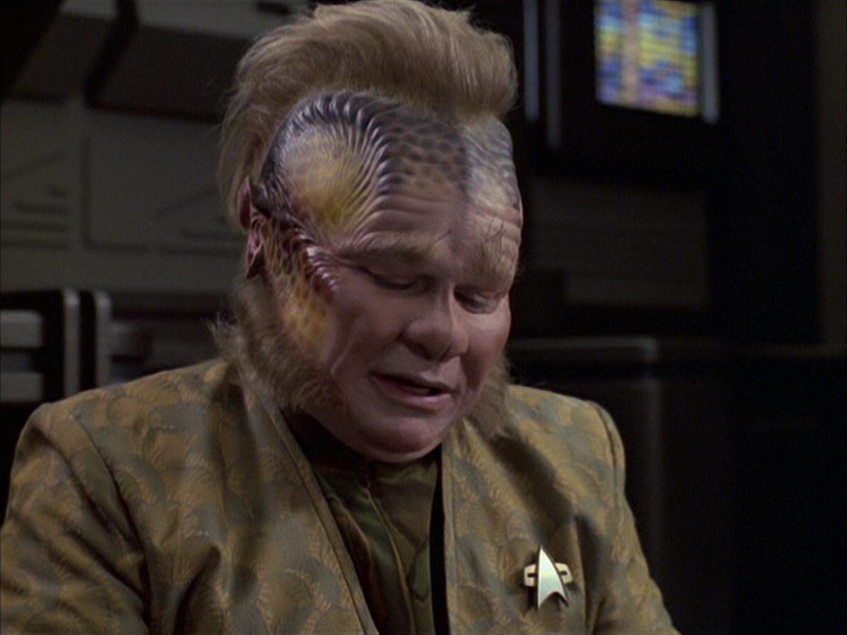 extant_StarTrek_VOY_6x16-Collective_00055.jpg