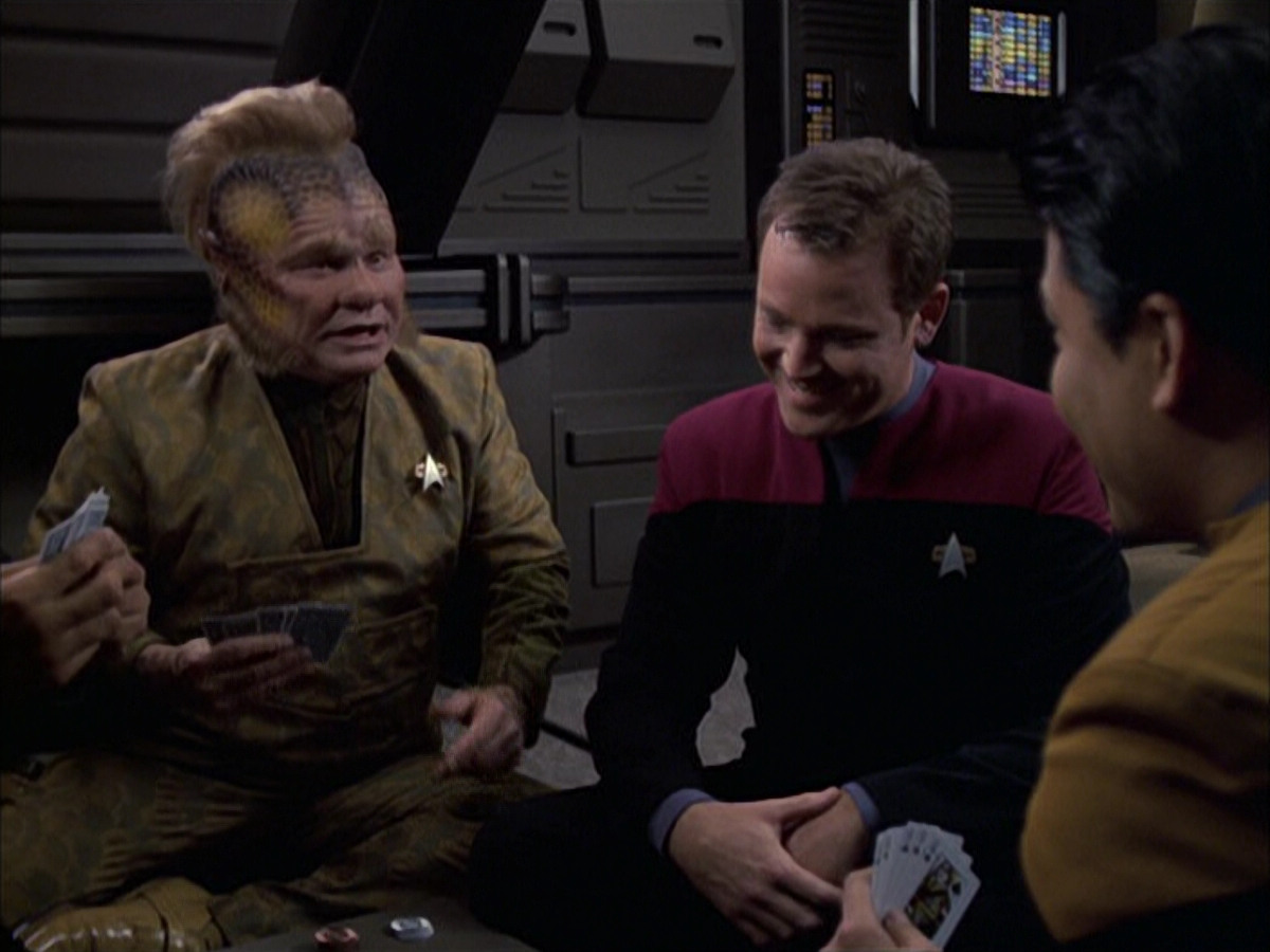 extant_StarTrek_VOY_6x16-Collective_00079.jpg