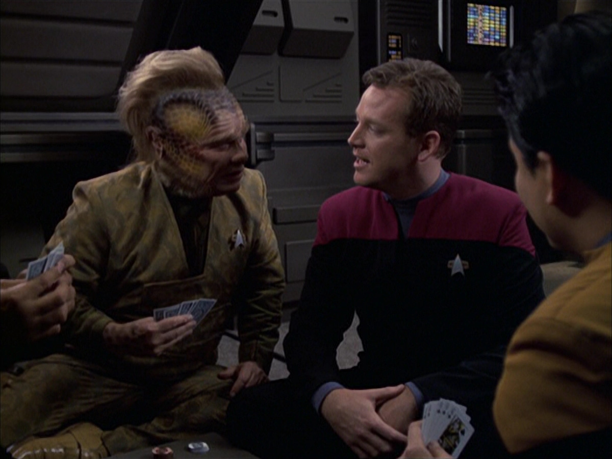 extant_StarTrek_VOY_6x16-Collective_00081.jpg