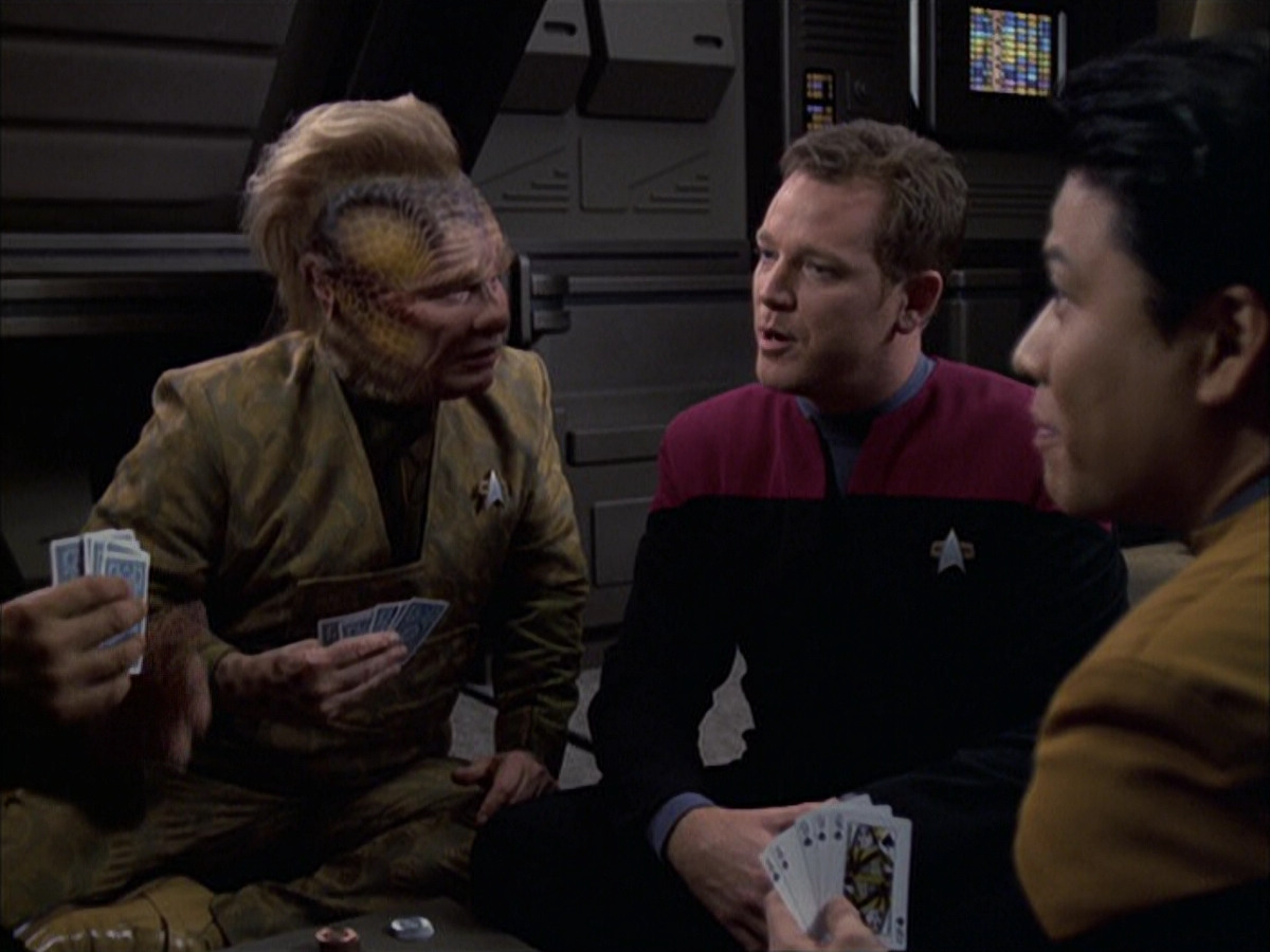 extant_StarTrek_VOY_6x16-Collective_00082.jpg