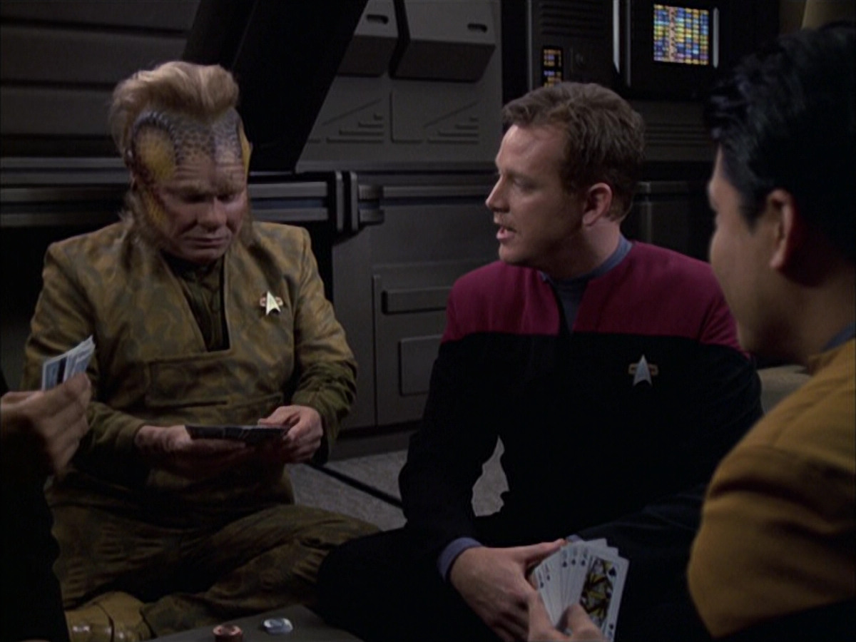 extant_StarTrek_VOY_6x16-Collective_00084.jpg