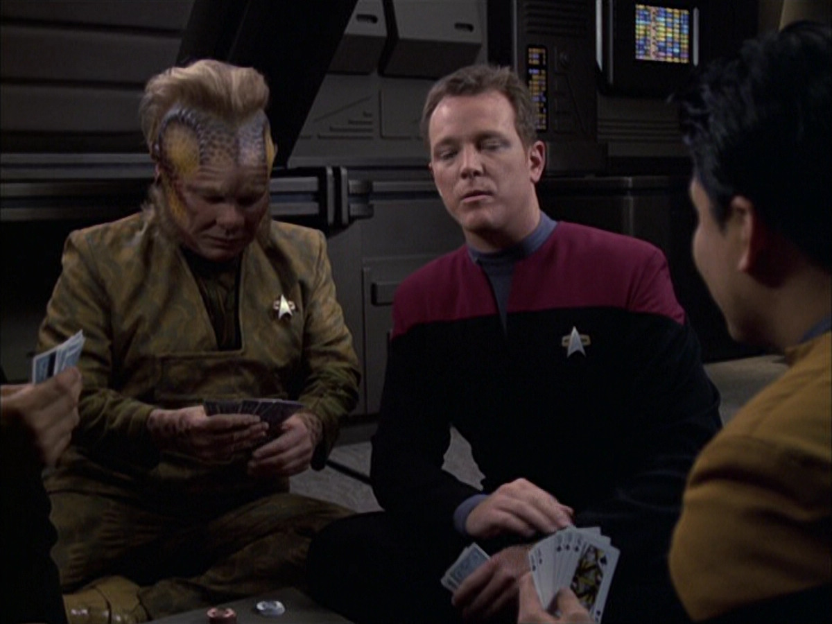 extant_StarTrek_VOY_6x16-Collective_00086.jpg